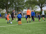 Laatste training S.K.N.W.K. JO7-1 (partijtje tegen de ouders) van maandag 27 mei 2024 (60/180)